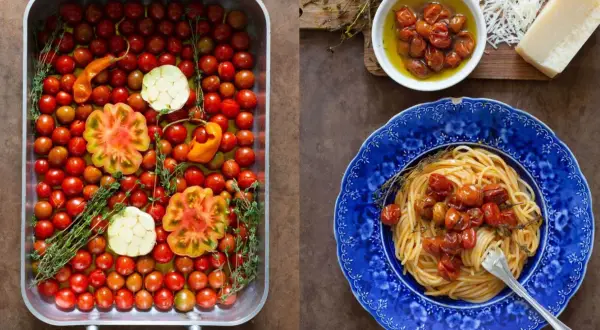 En ugnsform fylld med körsbärstomater, vitlök och örter. Bredvid en blå tallrik med spaghetti och **confiterade tomater**.